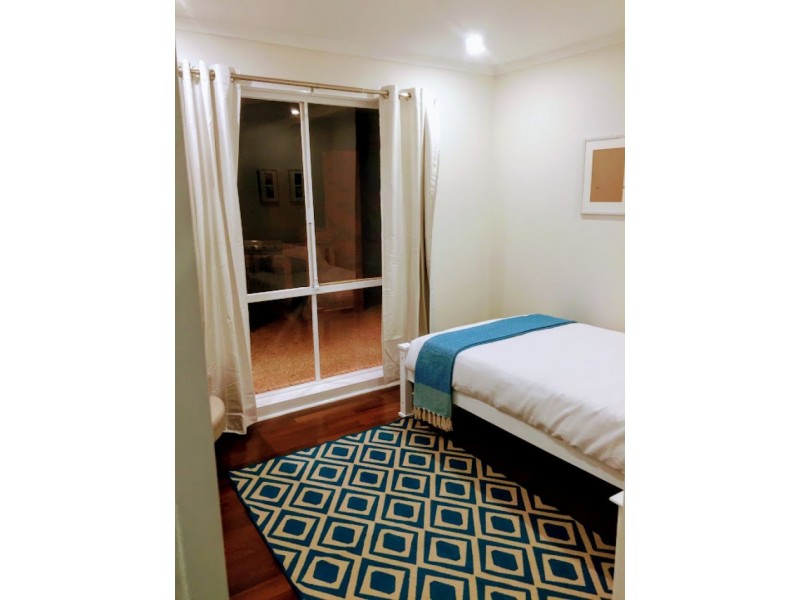11 Gunyah Place, Glenfield Park NSW 2650