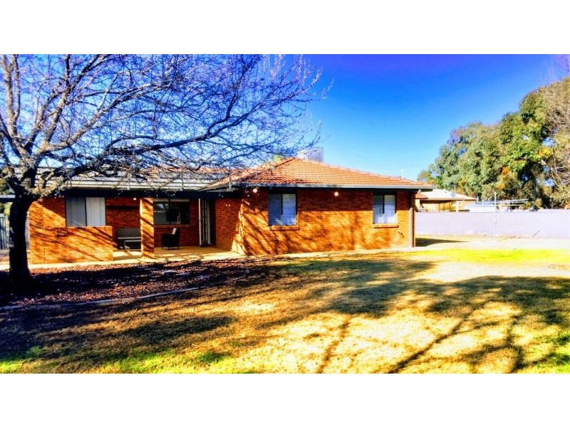 11 Gunyah Place, Glenfield Park NSW 2650
