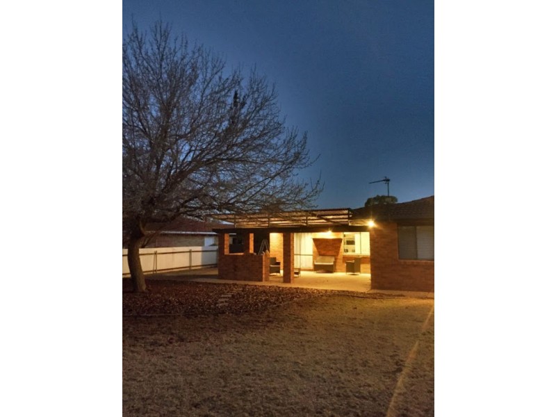 11 Gunyah Place, Glenfield Park NSW 2650