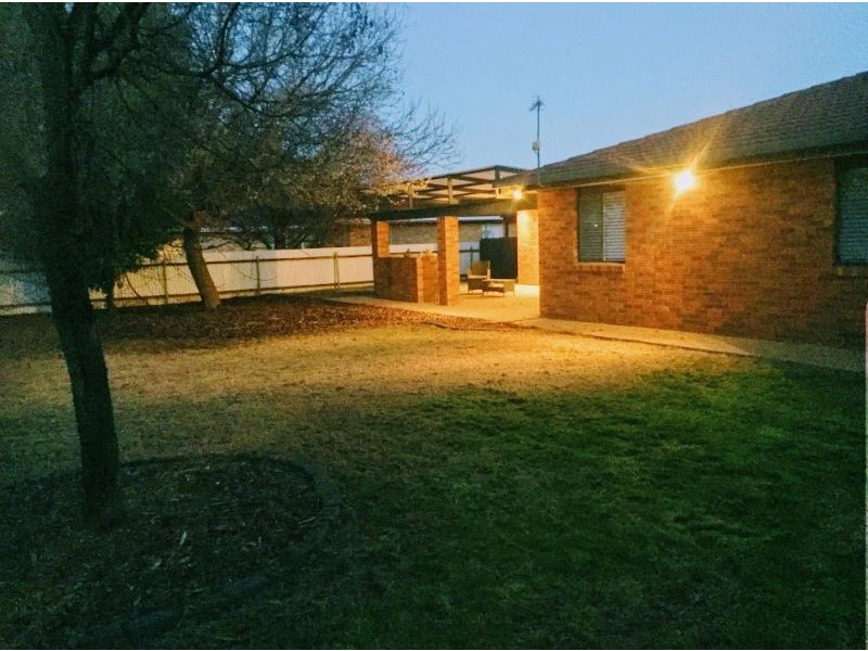 11 Gunyah Place, Glenfield Park NSW 2650