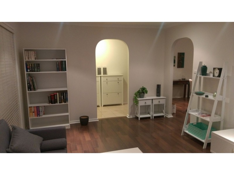 11 Gunyah Place, Glenfield Park NSW 2650