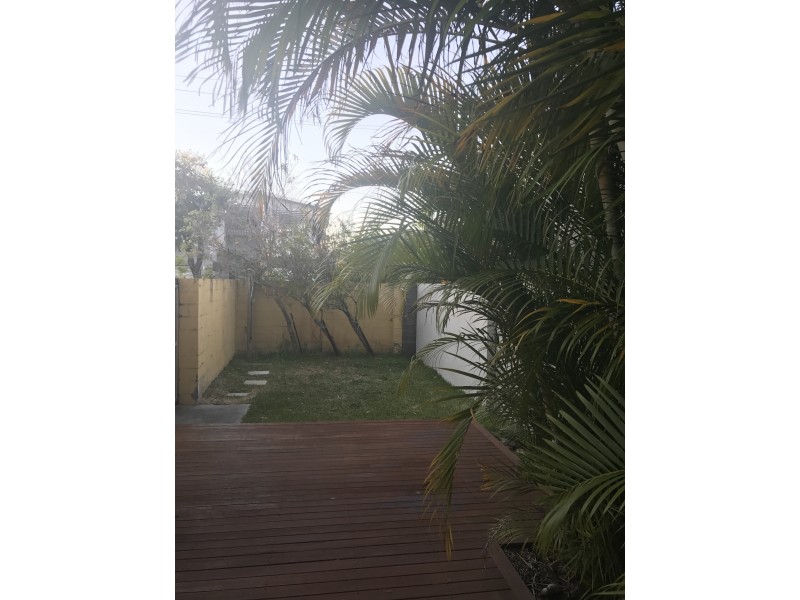 1/32 Nundah Avenue, Miami QLD 4220