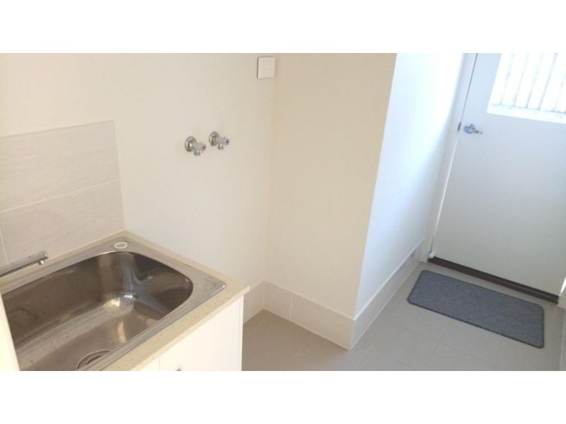 8 Shaw Place, Wynnum West QLD 4178