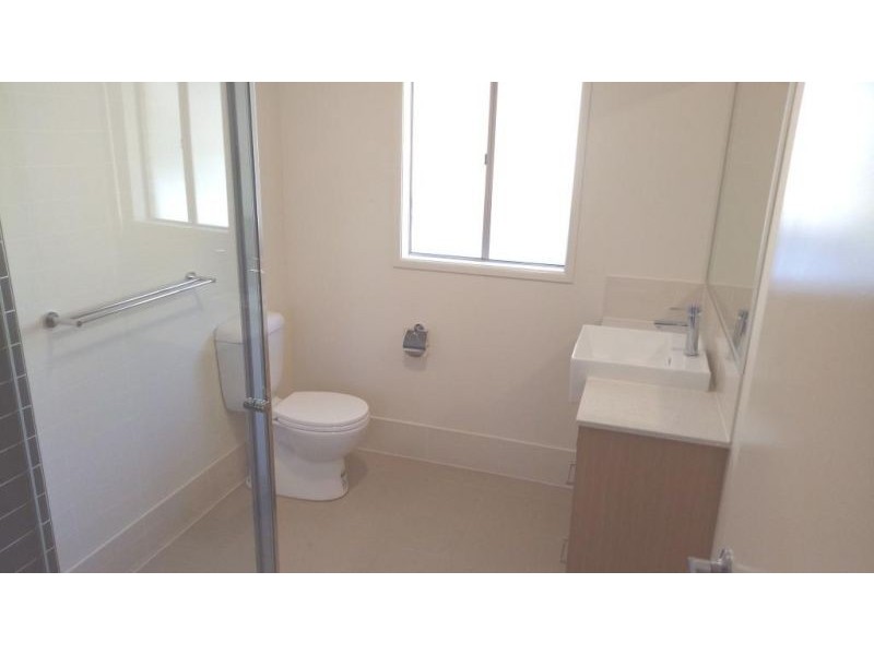 8 Shaw Place, Wynnum West QLD 4178