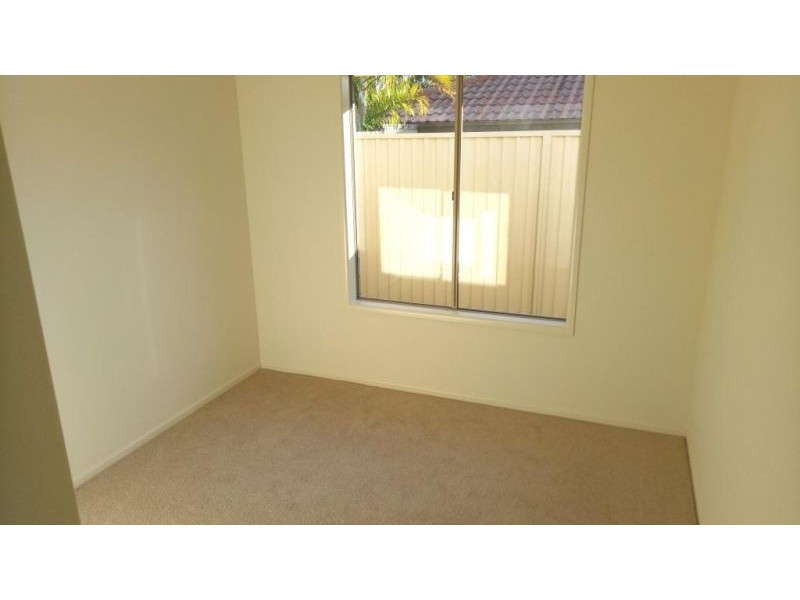 8 Shaw Place, Wynnum West QLD 4178