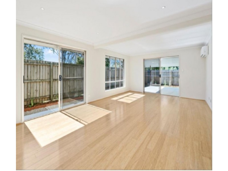 8 Shaw Place, Wynnum West QLD 4178
