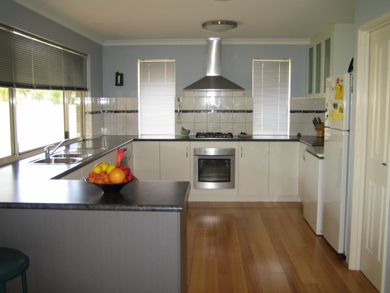 26 Stillwater Avenue, Drummond Cove WA 6532