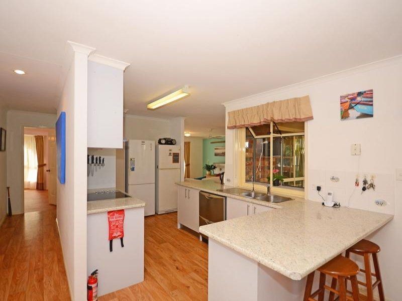 22 ocean view st, Point Vernon QLD 4655