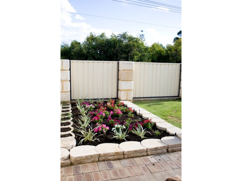 1 Carlton Place, Swan View WA 6056