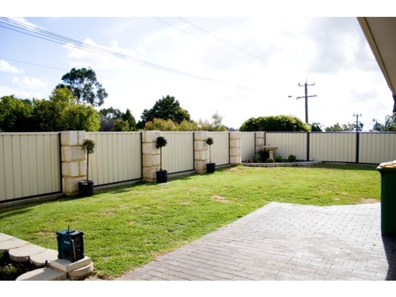 1 Carlton Place, Swan View WA 6056