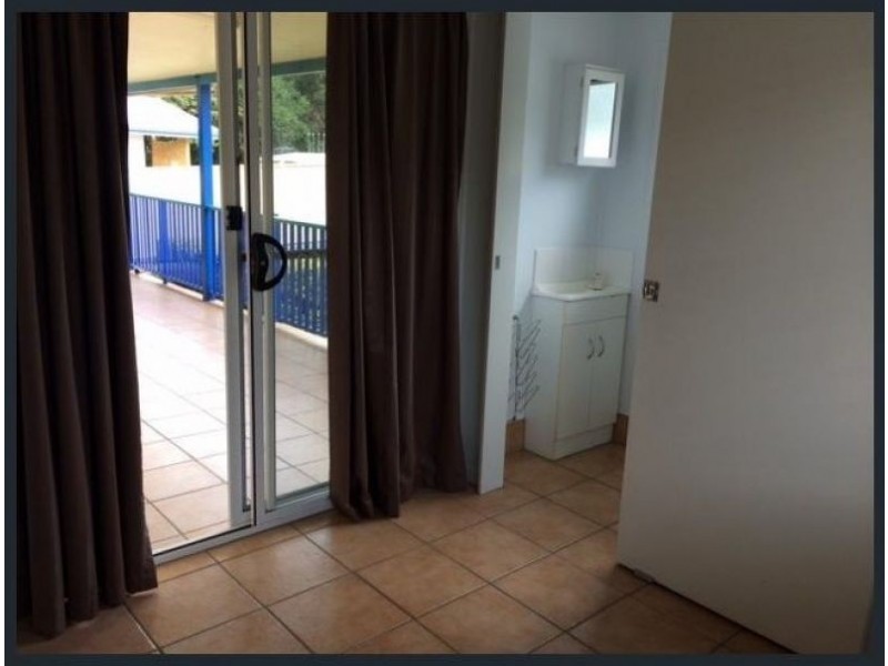 6 Rogers Street, Moura QLD 4718