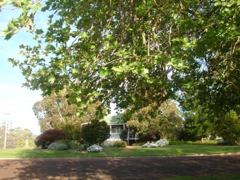 1 Nyamup Rd, Dingup WA 6258