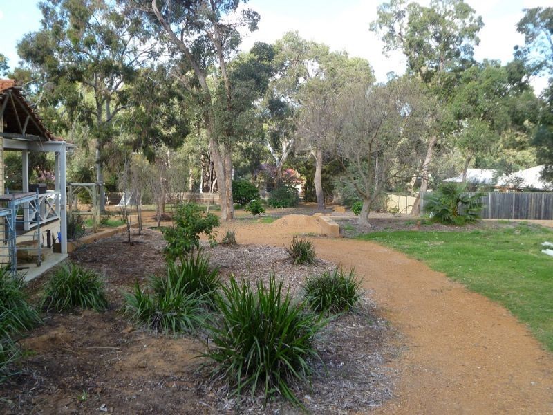 28 Wheelwright Road, Lesmurdie WA 6076