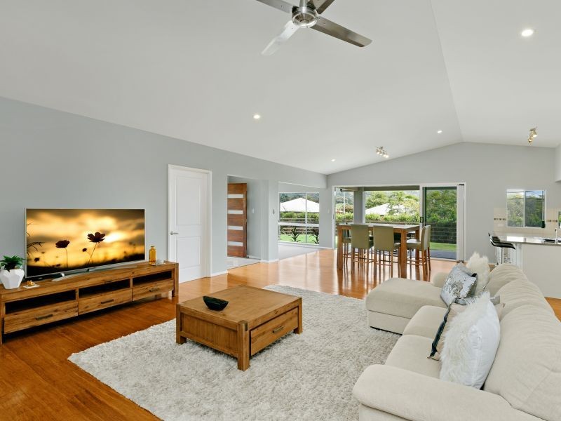 1-3 Lowther close, Redlynch QLD 4870