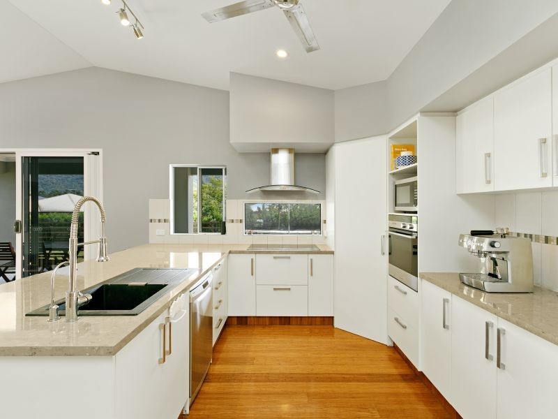 1-3 Lowther close, Redlynch QLD 4870