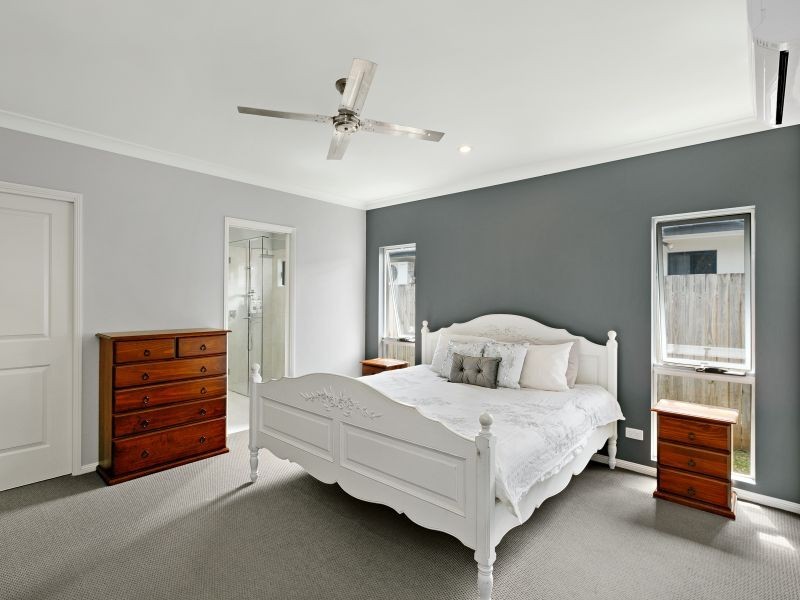 1-3 Lowther close, Redlynch QLD 4870