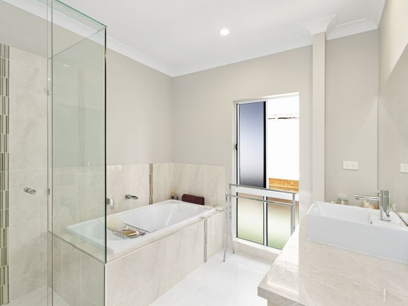 1-3 Lowther close, Redlynch QLD 4870