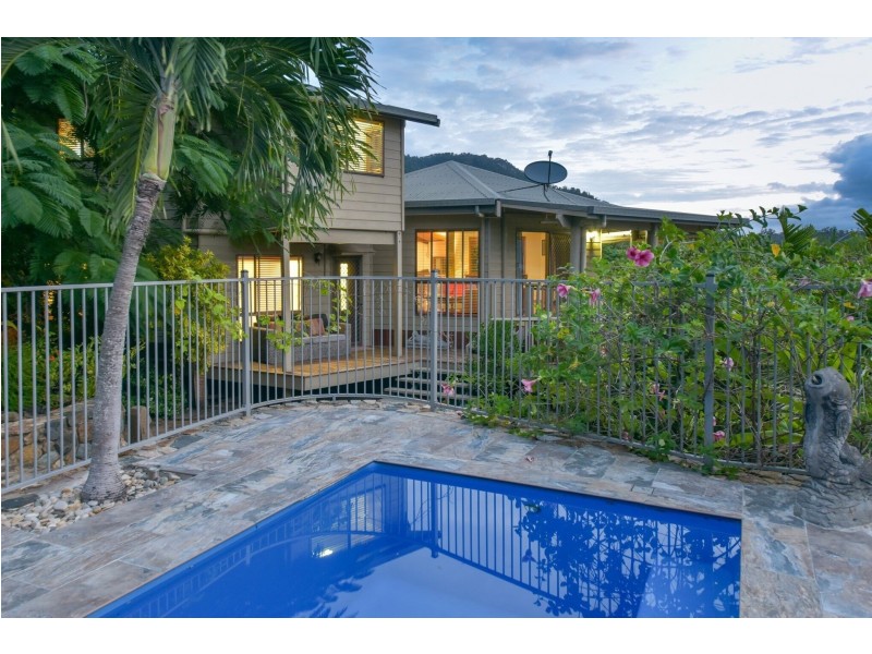 7 Jones Rd, Cannonvale QLD 4802
