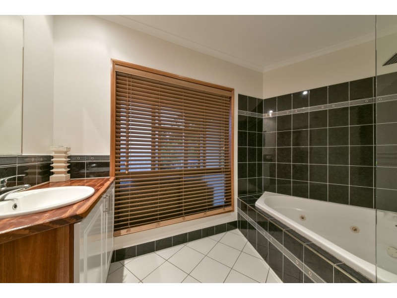 7 Jones Rd, Cannonvale QLD 4802