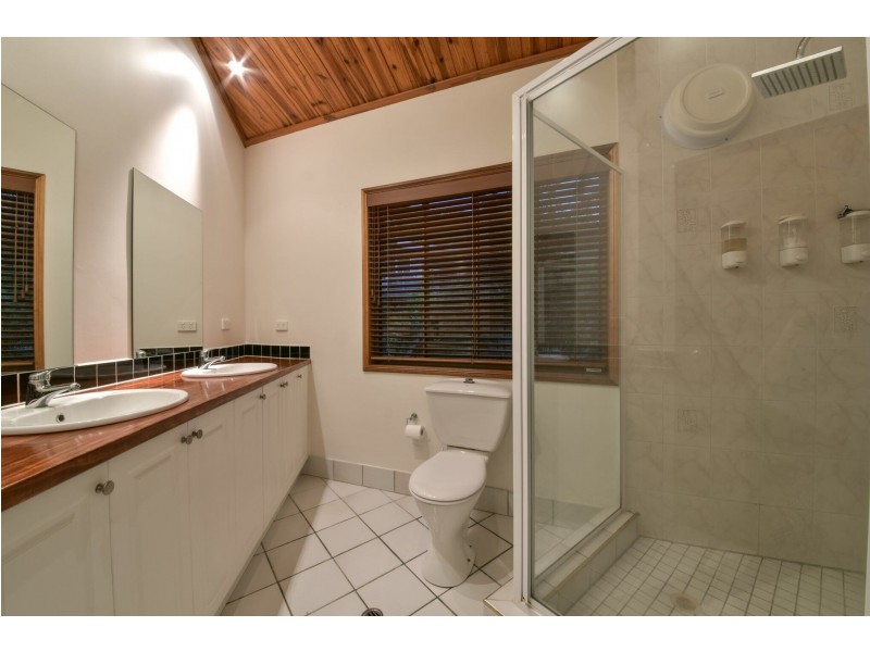 7 Jones Rd, Cannonvale QLD 4802