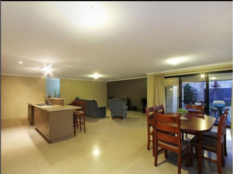 15 Wistful Parade, Aveley WA 6069