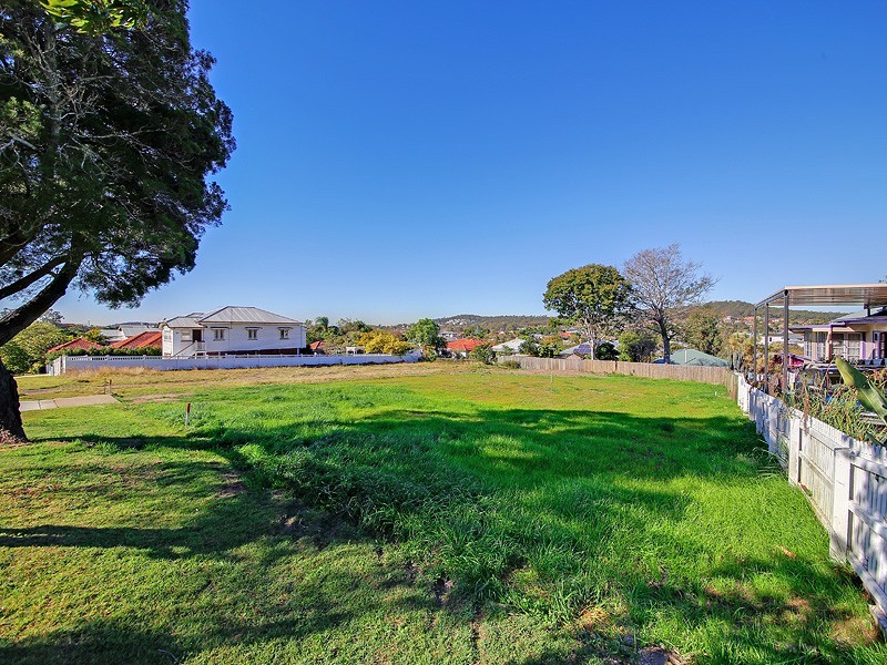 7 First Street, Camp Hill QLD 4152