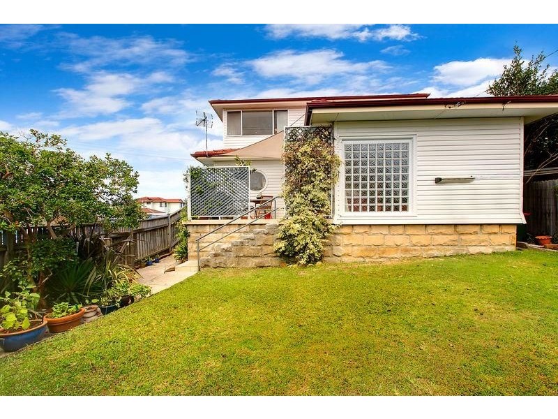 93 Warringah Rd, Narraweena NSW 2099