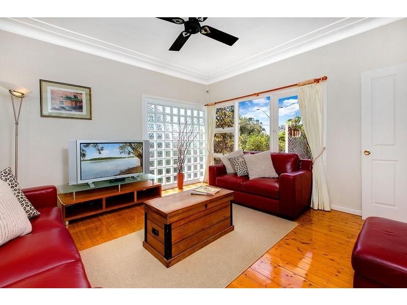 93 Warringah Rd, Narraweena NSW 2099