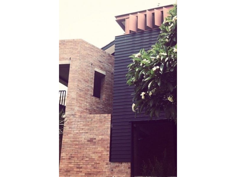 2/11 Bearsden Avenue, Newmarket QLD 4051