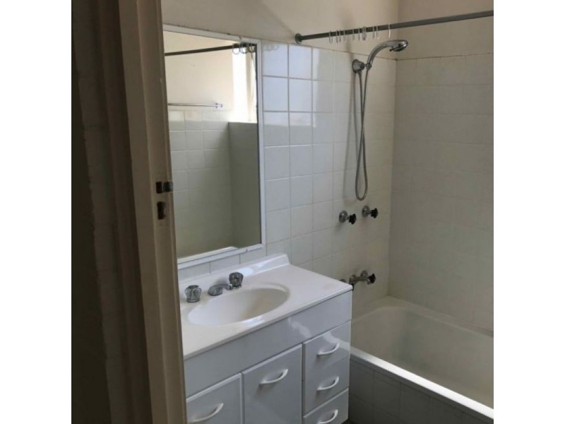 2/11 Bearsden Avenue, Newmarket QLD 4051