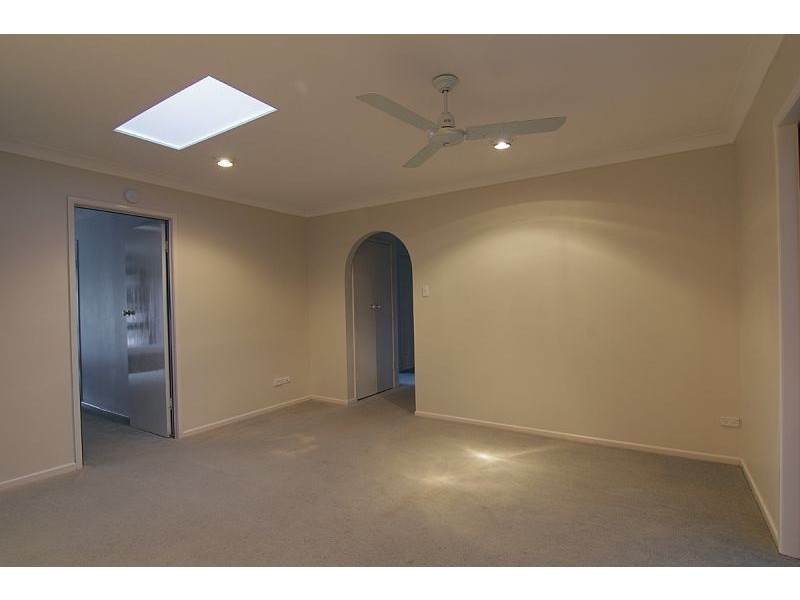 8 Maribor St, Westlake QLD 4074