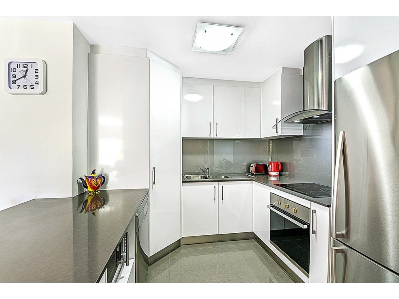 13/22 Second Avenue, Broadbeach QLD 4218