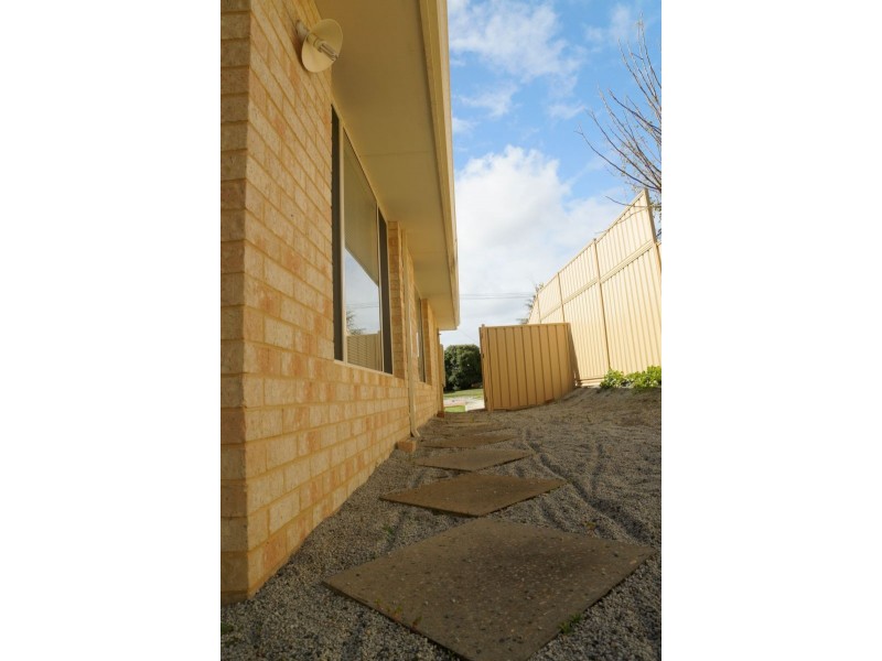 2A Dulverson Place, South Lake WA 6164