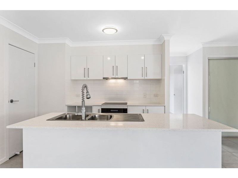 8 Topaz Crescent, Logan Reserve QLD 4133