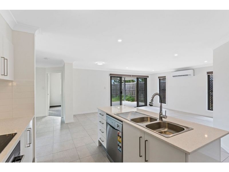 8 Topaz Crescent, Logan Reserve QLD 4133