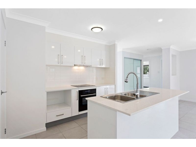 8 Topaz Crescent, Logan Reserve QLD 4133