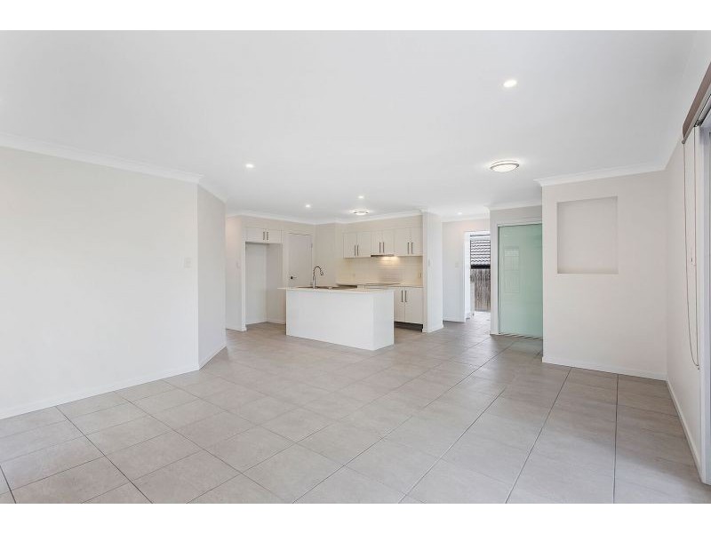 8 Topaz Crescent, Logan Reserve QLD 4133