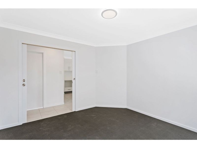 8 Topaz Crescent, Logan Reserve QLD 4133