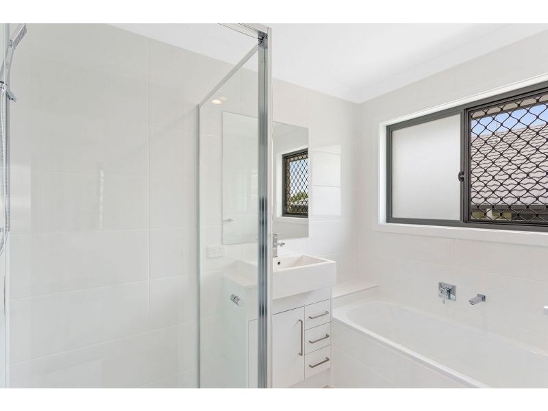 8 Topaz Crescent, Logan Reserve QLD 4133