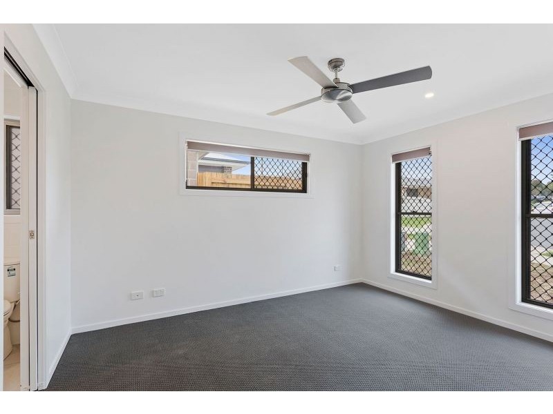 8 Topaz Crescent, Logan Reserve QLD 4133