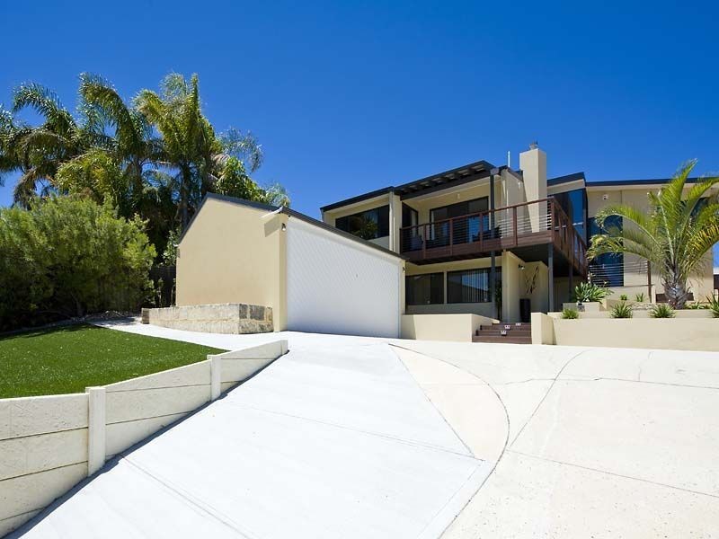 24 Gnobar Way, Mullaloo WA 6027