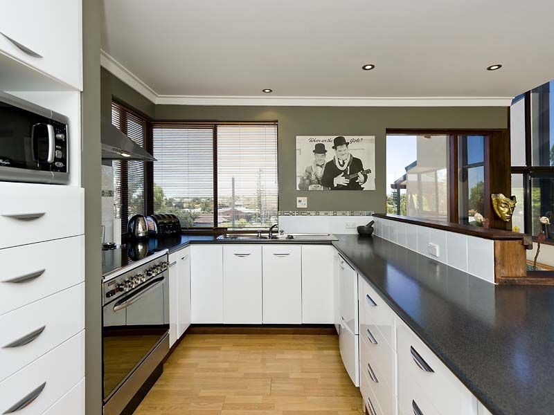 24 Gnobar Way, Mullaloo WA 6027