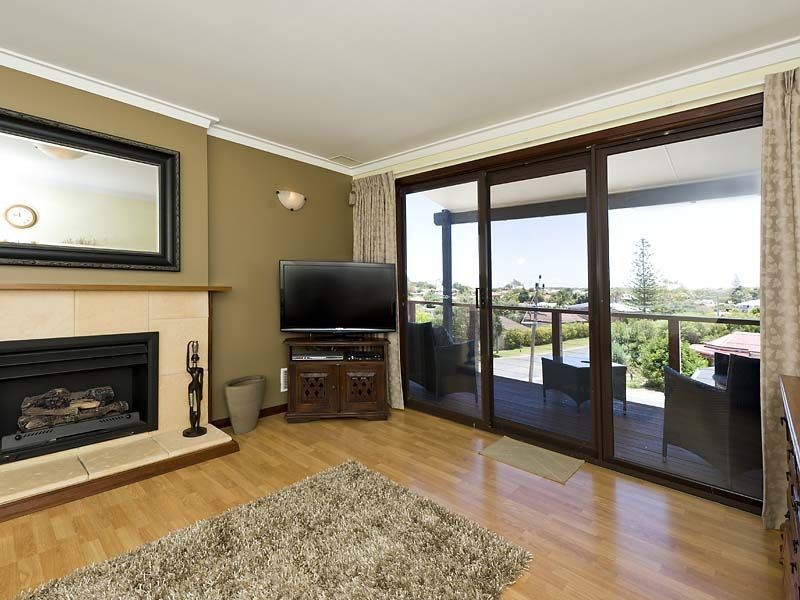 24 Gnobar Way, Mullaloo WA 6027