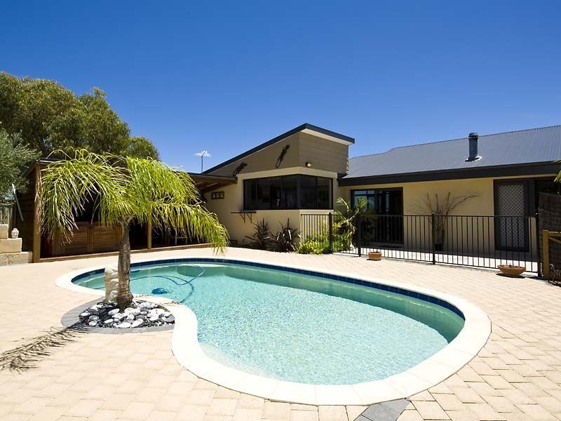 24 Gnobar Way, Mullaloo WA 6027
