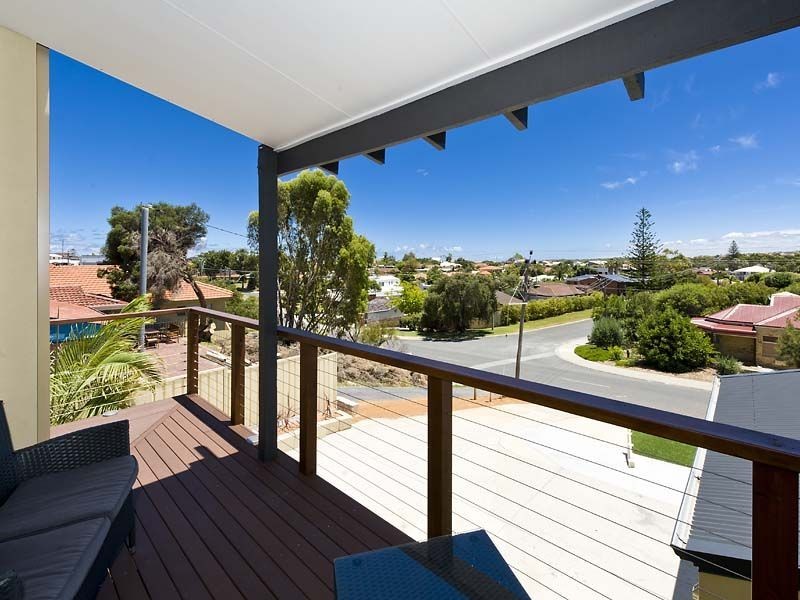 24 Gnobar Way, Mullaloo WA 6027