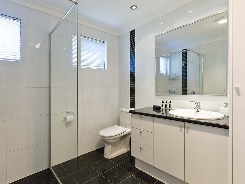 24 Gnobar Way, Mullaloo WA 6027