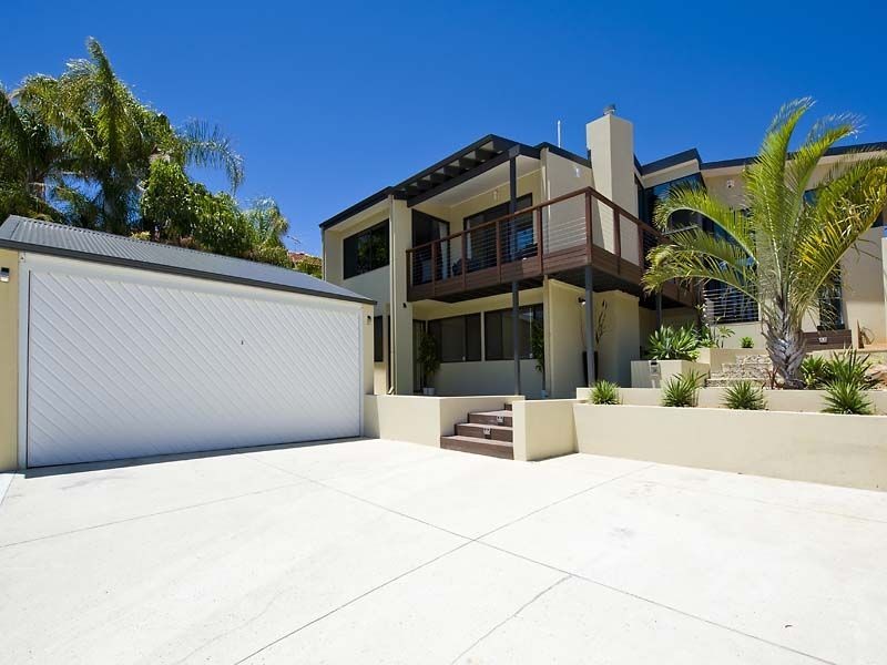 24 Gnobar Way, Mullaloo WA 6027