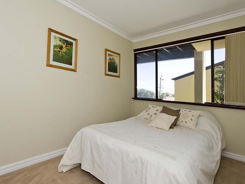 24 Gnobar Way, Mullaloo WA 6027