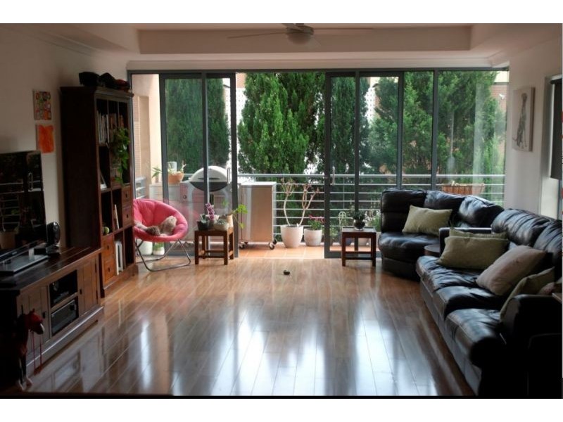 Unit 208/102 Wells Street, Southbank VIC 3006