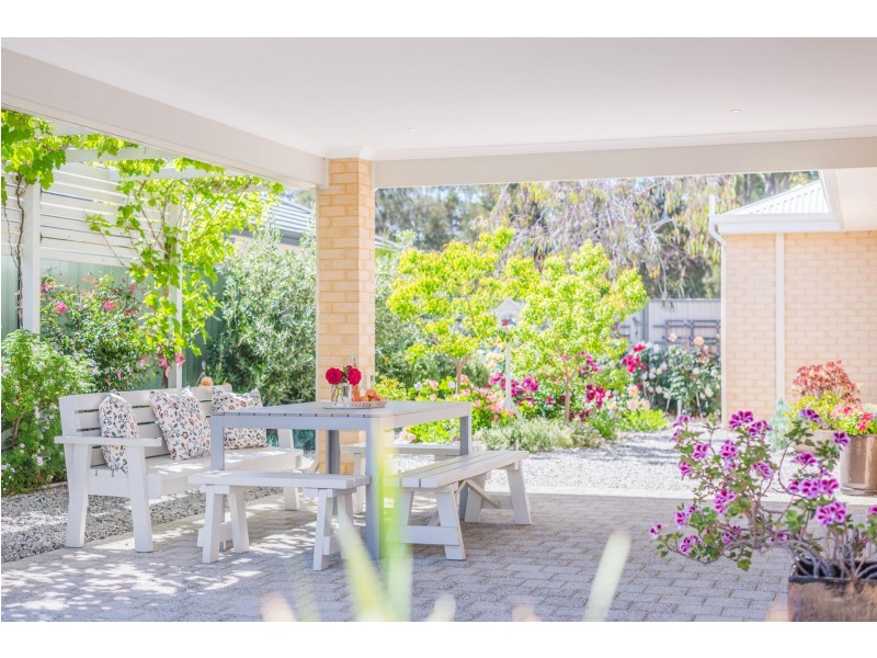 9 Moonbooli Street, Forrestfield WA 6058